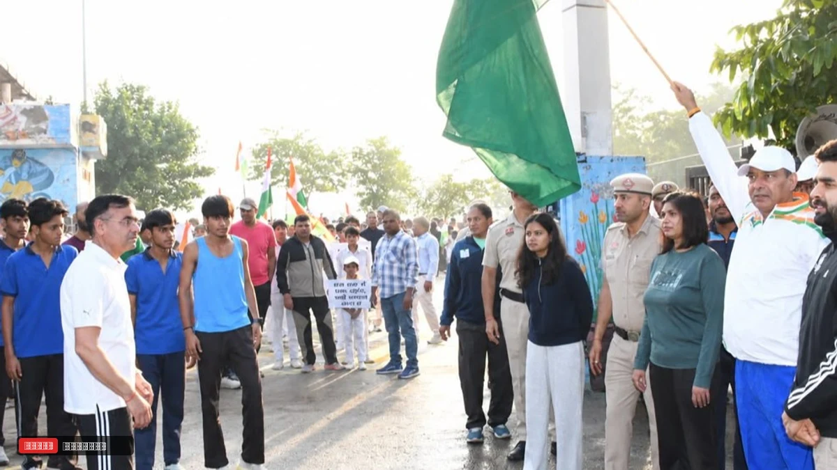 झज्जर में युवाओं ने रन फॉर यूनिटी में लगाई दौड़:  चेयरमैन ने राष्ट्रीय एकता की दिलाई शपथ; पूर्व मंत्री धनखड़ रहे शामिल - Jhajjar News