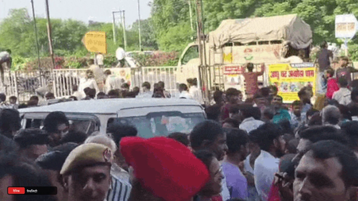 हिसार के अग्रोहा धाम मेले में हंगामा: गायक मासूम शर्मा ने गायकी से किया इनकार, नाराज फैंस ने हाईवे पर दौड़ाई गाड़ी
