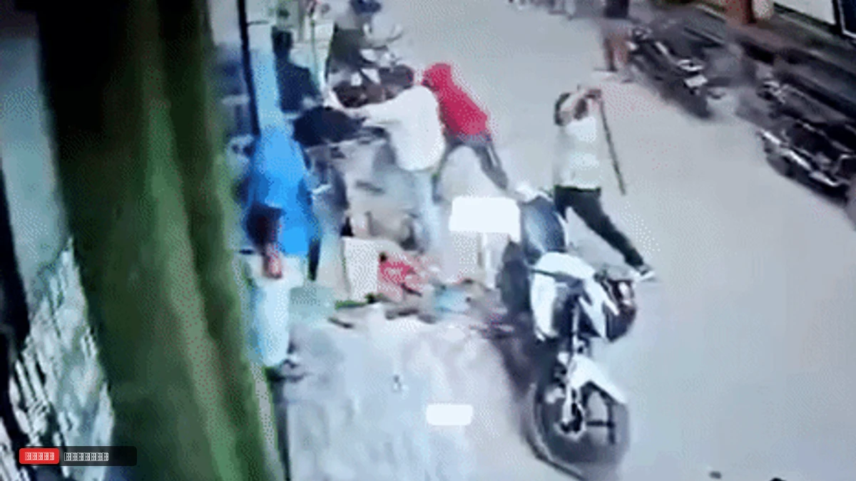 पानीपत के समालखा में कपड़ा व्यापारी पर जानलेवा हमला: 10 लाख की रंगदारी न देने पर दुकान में घुसकर गंडासियों से पीटा, सीसीटीवी में कैद हुई वारदात