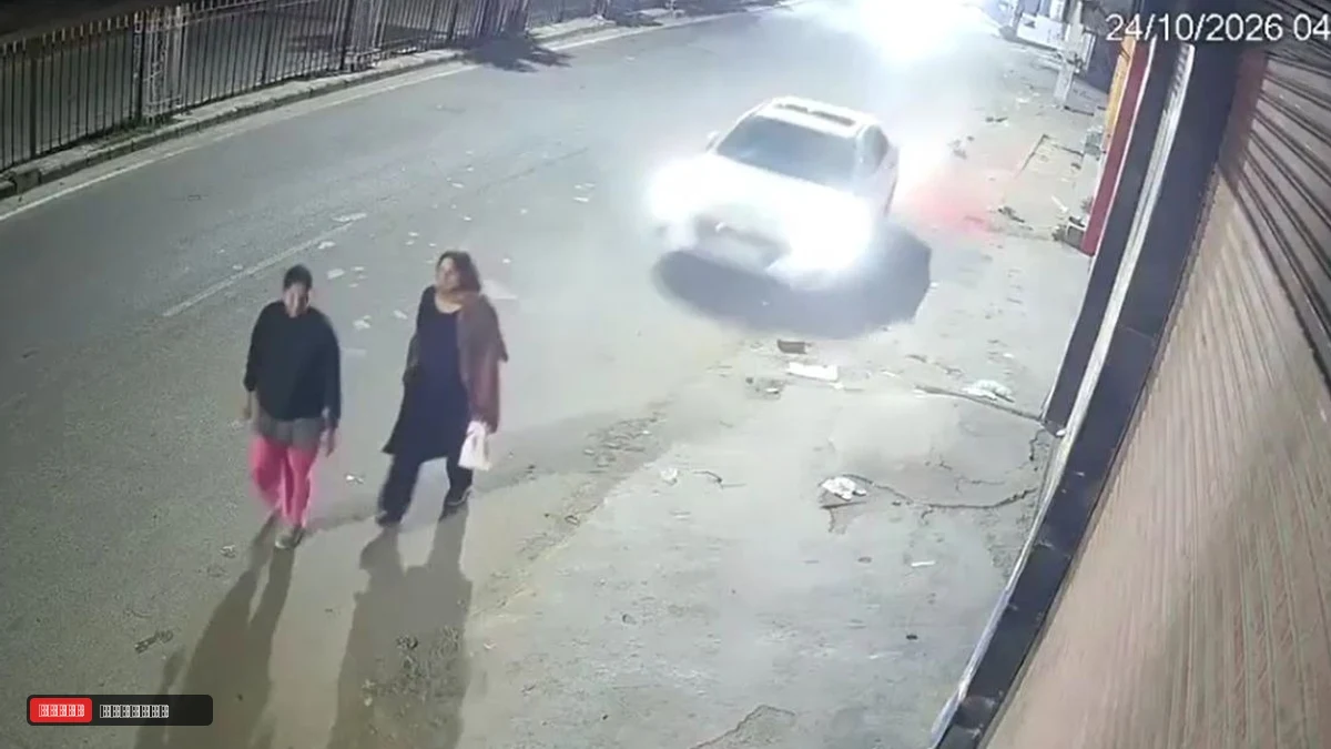 रोहतक में सुबह की सैर पर निकली मां-बेटी को तेज रफ्तार कार ने पीछे से मारी टक्कर, सीसीटीवी में कैद हुआ रूह कंपा देने वाला हादसा